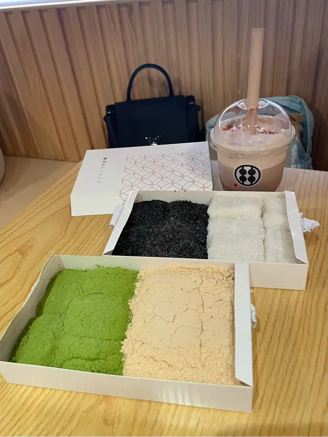 黃豆粉,抹茶,黑芝麻,椰絲蕨餅