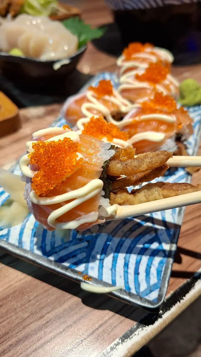 三文魚軟殼蟹卷