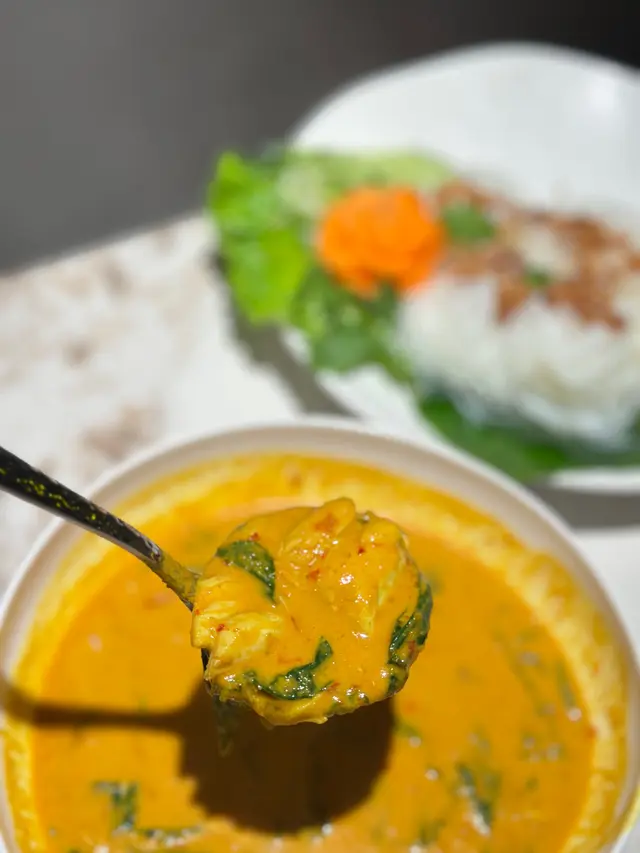 黃咖喱蟹肉拌米粉