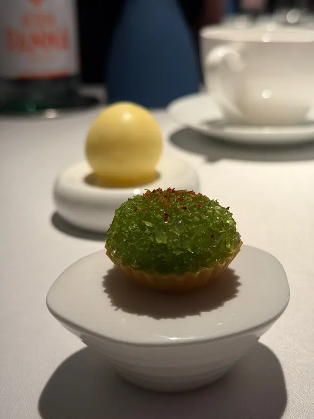 SEABASS TARTAR WITH HONEYDEW MELON AND VERMOUTH