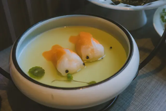 金魚戲水 