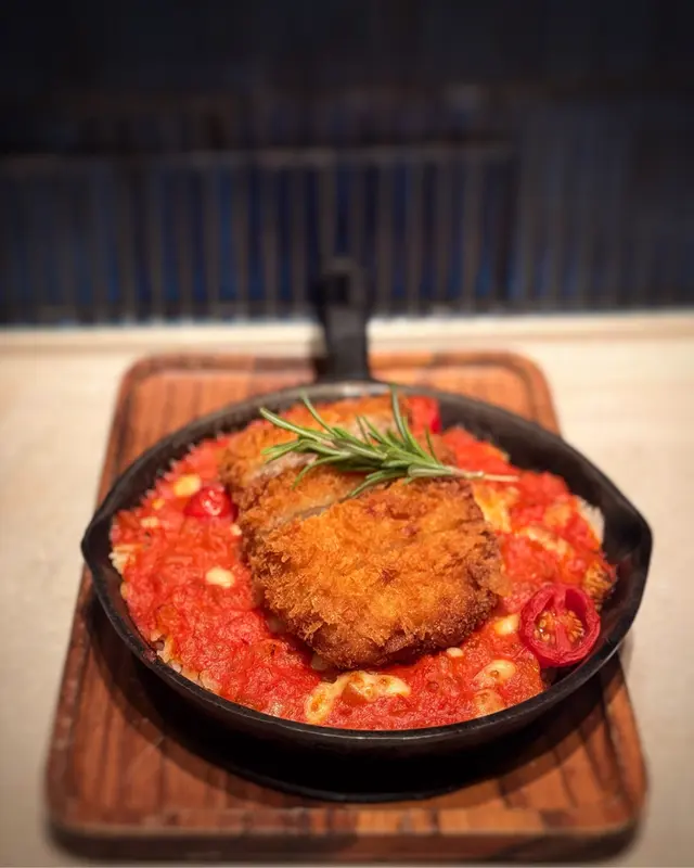 吉列豬扒芝士拿坡里汁焗飯