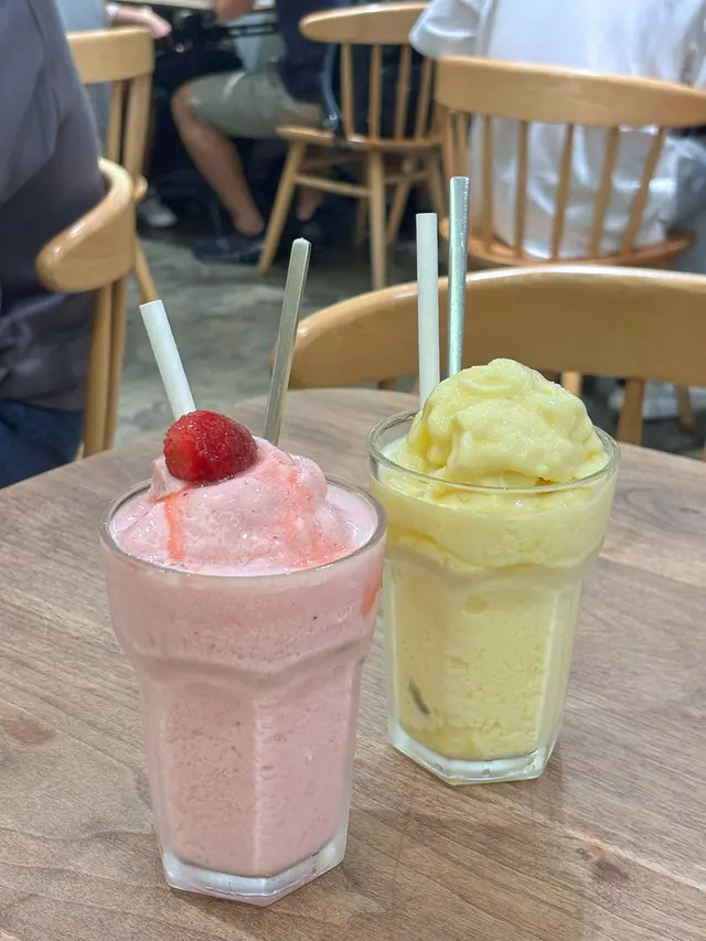 士多啤梨乳酪碎冰&芒果乳酪碎冰