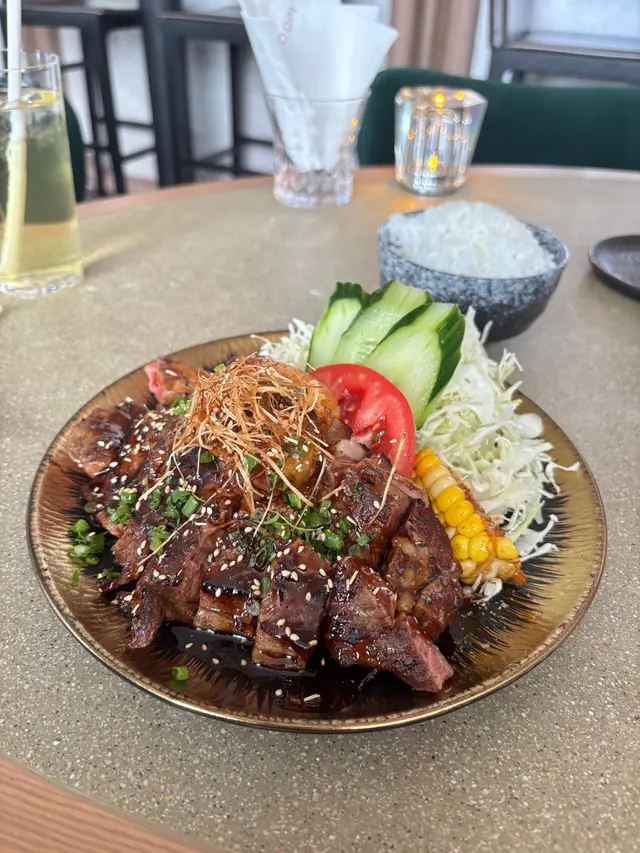 燒美國頂級肉眼扒拼帆立貝配飯