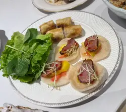 越南春卷、烧鸭胸虾片