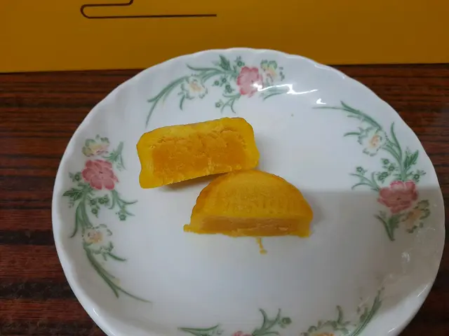 切開嘅迷你奶黃月餅