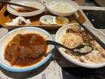 牛腩牛筋肉燥飯