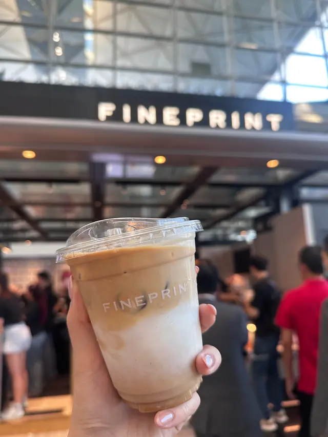 呢杯 White Coffee絕對係高質之選！咖啡
豆烘焙香氣突出，入口順滑唔苦澀，奶泡打得綿密細緻，溫度啱啱好。最驚喜係咖啡同奶比例平衡得剛剛好，飲到尾韻仲有
淡淡堅果香，醒神又滿足～
