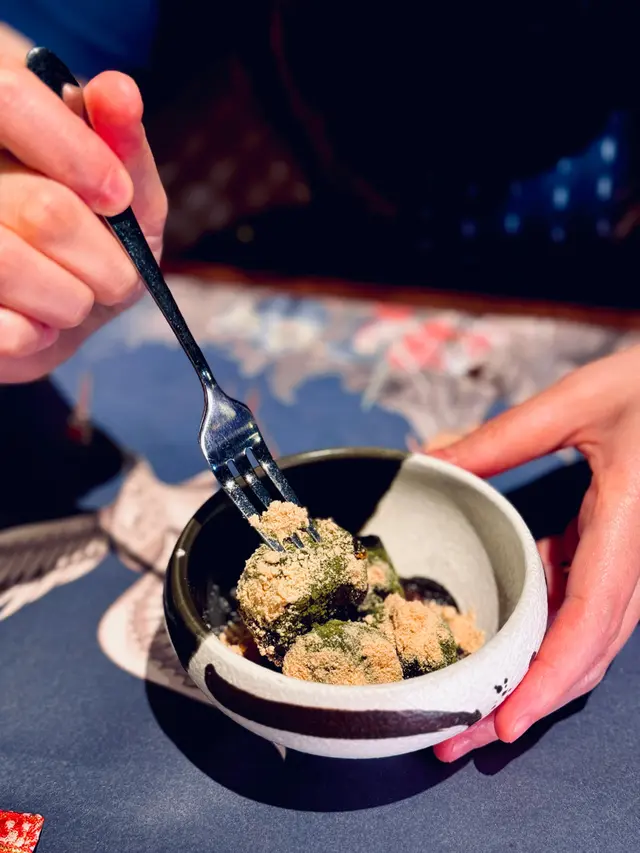 抹茶蕨餅配黑蜜