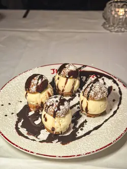 Profiteroles  Au  Chocolat