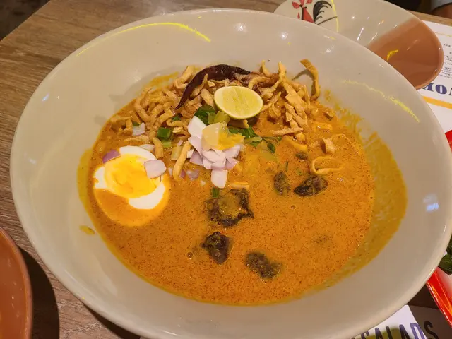 泰北咖哩全蛋麵