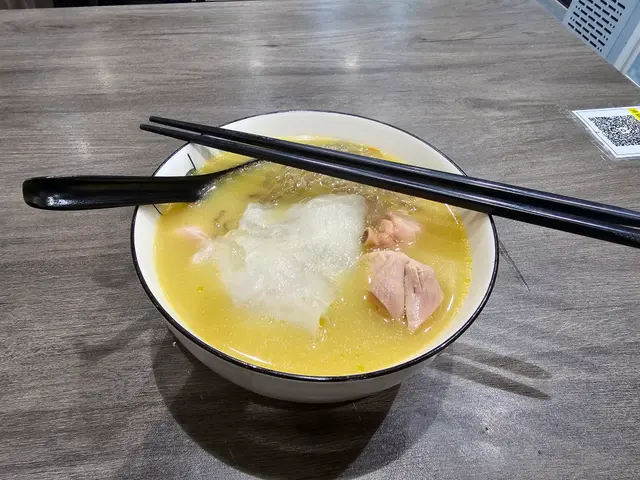 紅棗枸杞花膠雞湯麵