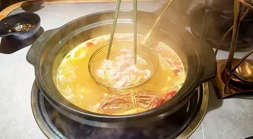 五指毛桃脆皮雞煲