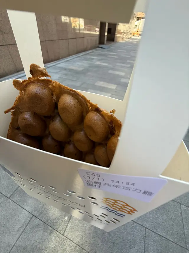 伯爵茶同朱古力好match，伯爵茶嘅茶香中和咗朱古力嘅膩，朱古力為伯爵茶嘅單調加上層次，好好食💕 口感係超正嘅外脆內軟，每一粒都外脆、有滿滿嘅餡、有溶咗嘅朱古力！食完好飽足！好滿足！好開心！