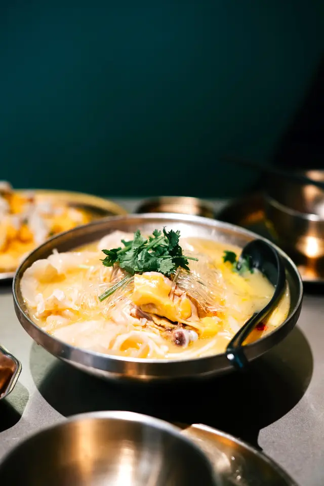 花膠雞阿媽足料雞湯米線