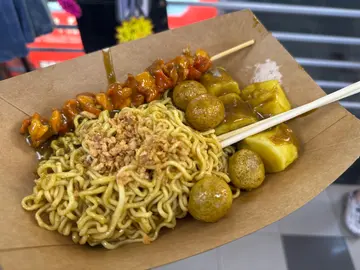 C.  魚蛋燒賣雞軟骨撈麵 (不辣)