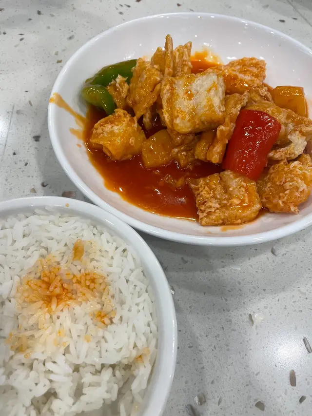 咕嚕魚塊配白飯