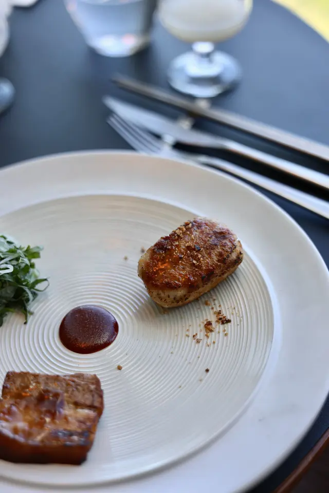 蔘雞手打免治肉漢堡卷