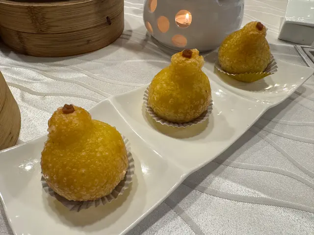 呢個似鹹水角，餡料精緻足料，好味！