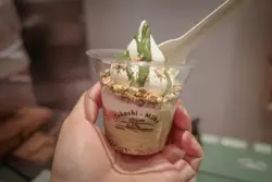 開心果朱古力雪糕杯