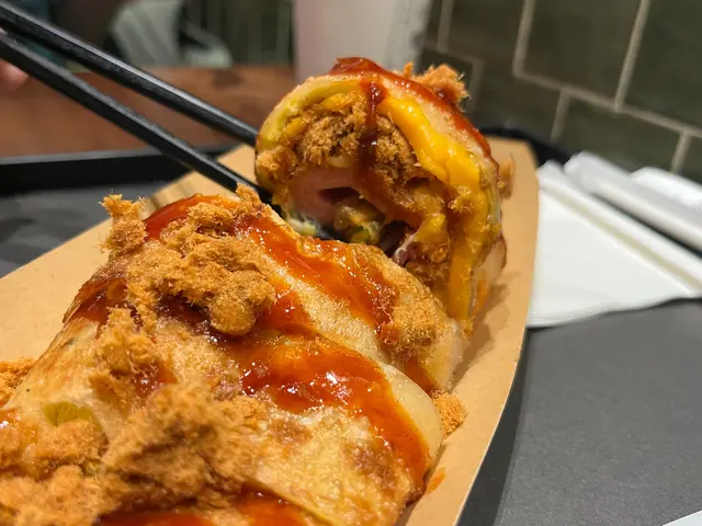 芝士火腿肉鬆蛋餅