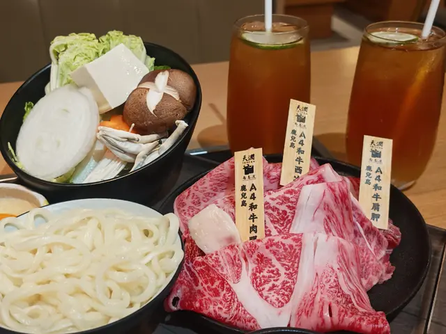 漬物前菜、蔬菜盛盒、日本蛋和烏冬