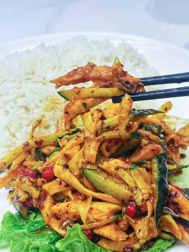 麻辣手撕雞飯