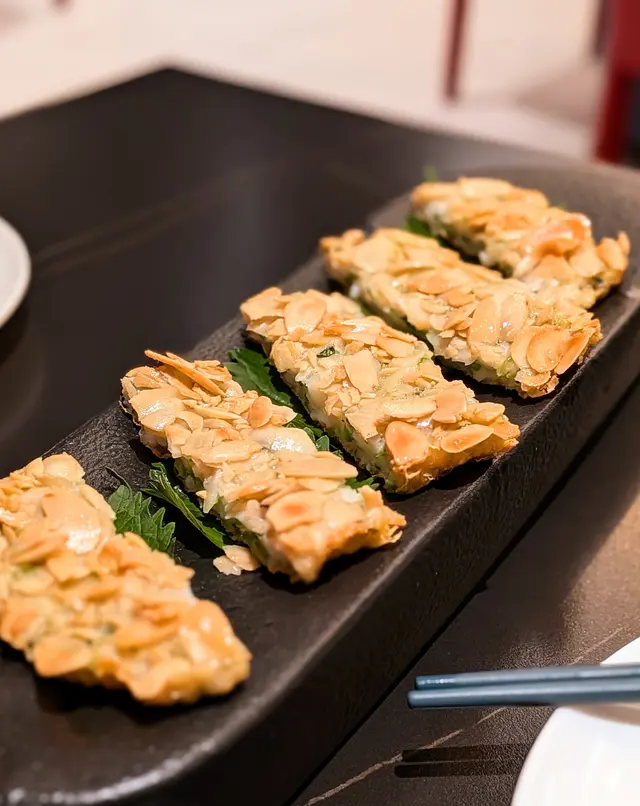 杏片脆皮墨魚餅
