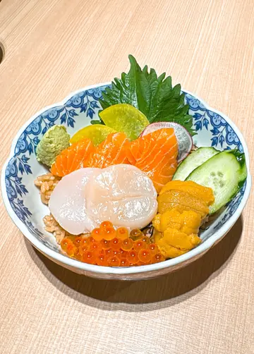 海胆杂锦刺身丼