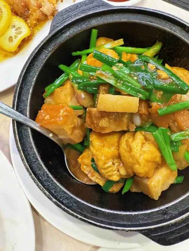 蝦醬豆腐燒腩煲