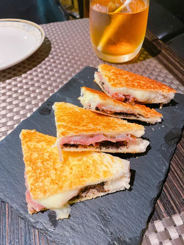 黑松露芝士風乾火腿比堅尼