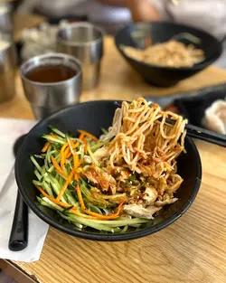 京酱鸡丝拌拉面 