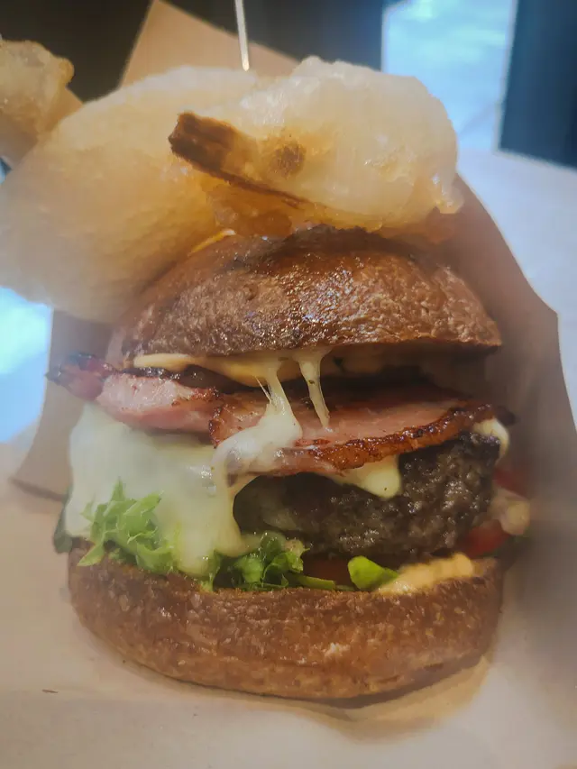 招牌手打牛肉漢堡