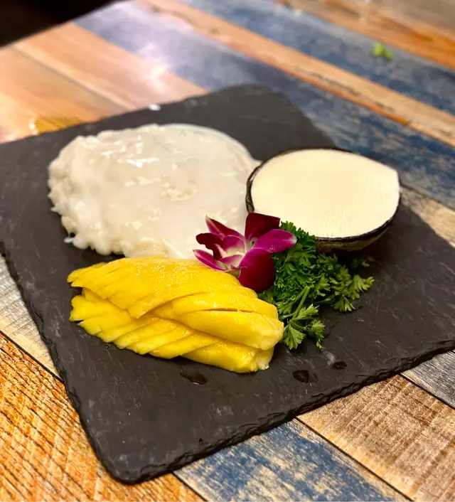 芒果糯米飯伴椰子雪芭