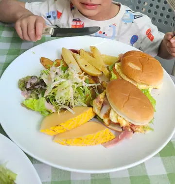 迷你汉堡薯角沙津餐