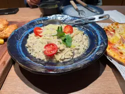 呢個飯overall都真係好好食🥹啲黑松露味超香唯一就係啲飯有dd硬 咁但都見人見智既🫶🏻  