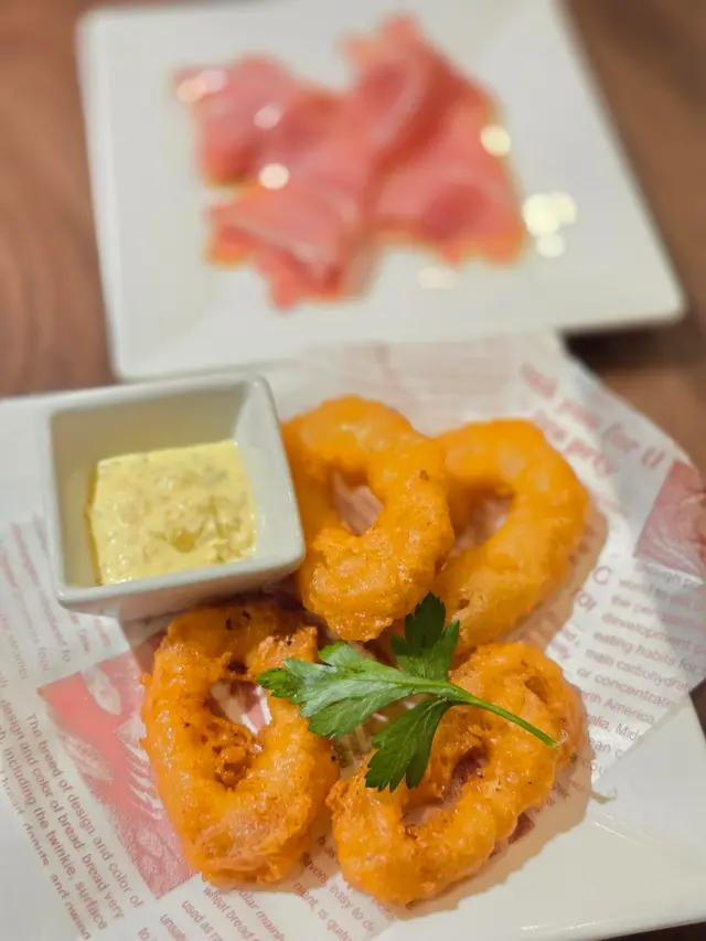 意式炸魷魚圈配他他汁