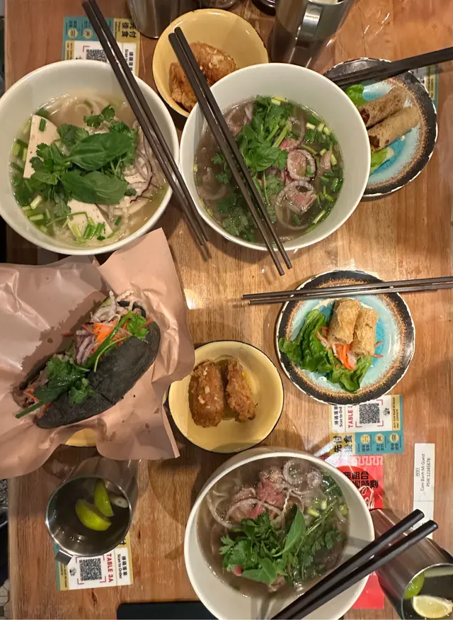#香港美食  #vichelin_eat #vichelin_wanchai  #越南菜 #香港美食 #美食評論 #越南河粉 #法包 #香港餐廳推薦 #探店 #美食分享 #灣仔美食 #hkfoodie #foodiehk #食好西 #越南河粉 #pho #banhmi #寶藏小店 #誠意小店 #手機食先 #美食推薦 #打卡餐廳 