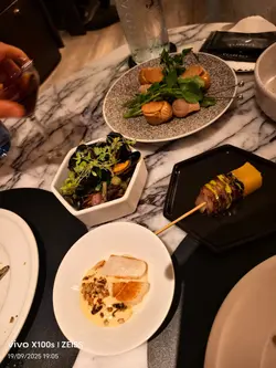 Hot  appetizer  -  mussels,  scallops,  beef  feuille,  escargot