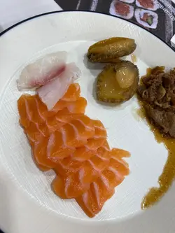 各款刺身，還有鮑魚