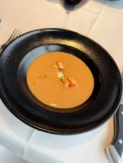 龙虾汤鲜味十足，有少少spicy调味￼