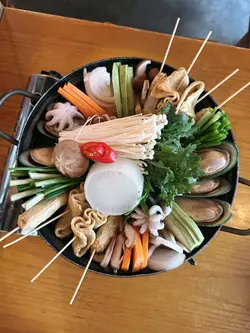 汤底清甜唔油腻，份量多，3-4 个人 Share 都得！