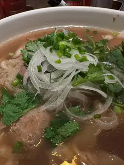 入面嘅食材有美國和牛、牛筋、牛丸、牛柏葉等,全部都新鮮!