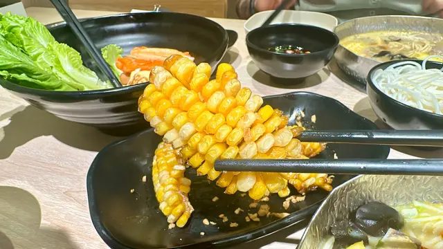 炸至金黃,外酥內軟,加上椒鹽等調味,夠晒香口惹味!😎