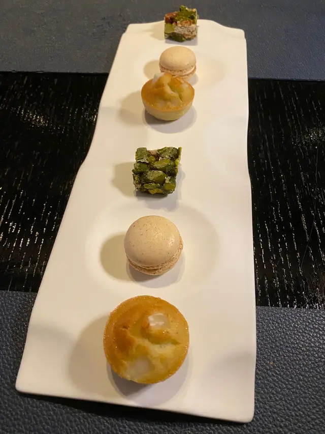 Petit  four