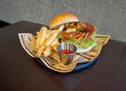 軟殻蟹漢堡 配 薯條   