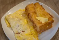 西多士配火腿奄列