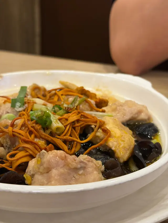 蟲草花雲耳蒸雞