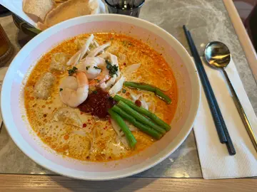 招牌大虾，鸡丝喇沙