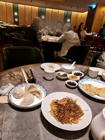 鲜肉锅贴，香葱家常饼，鲍鱼葱油拌面